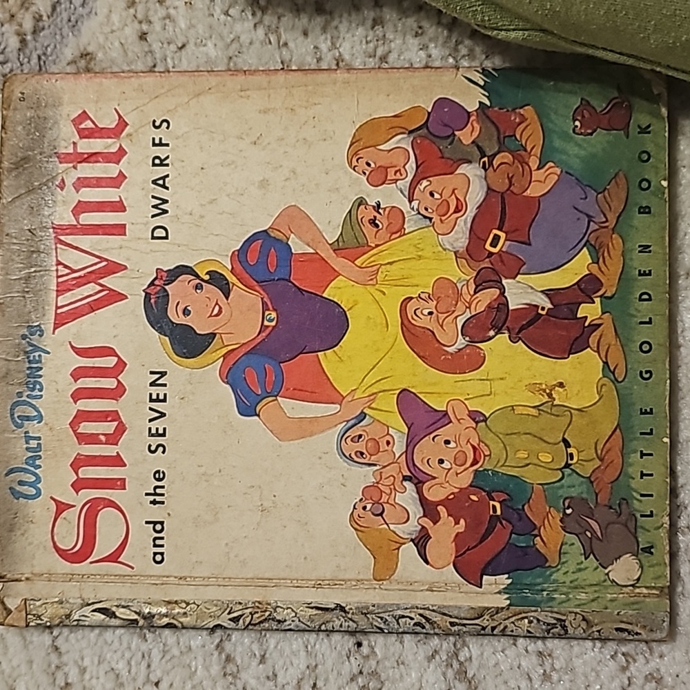 Walt Disney CompanySnow White and the Seven Dwarfs, a Big Golden Book 1948
